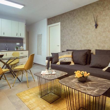 Authentic One Bedroom Apartment In City Center 예루살렘 외부 사진