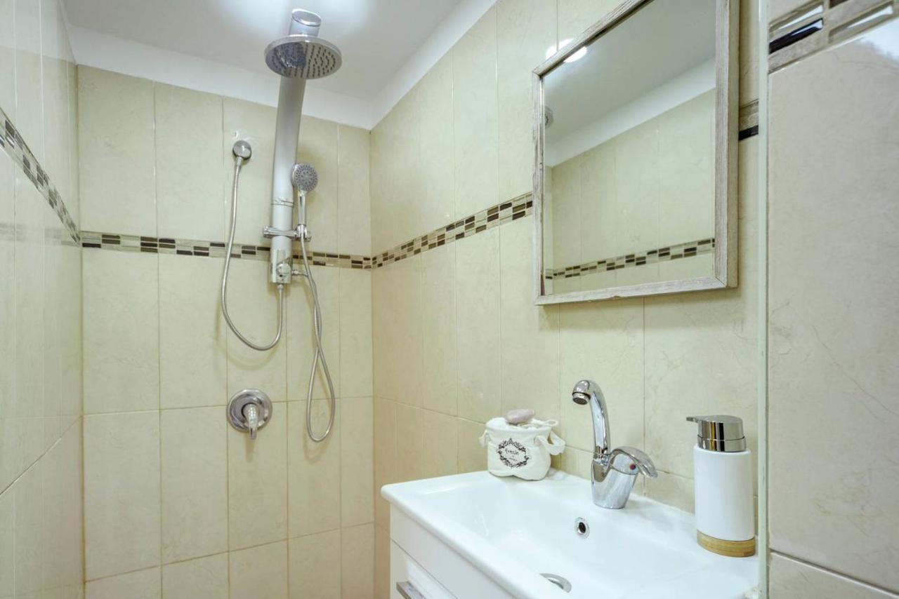 Authentic One Bedroom Apartment In City Center 예루살렘 외부 사진